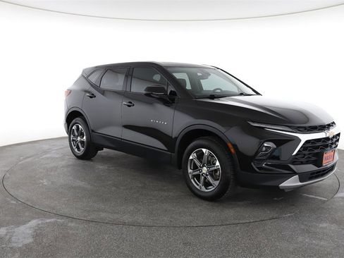 Used 2024 Chevrolet Blazer LT image 2