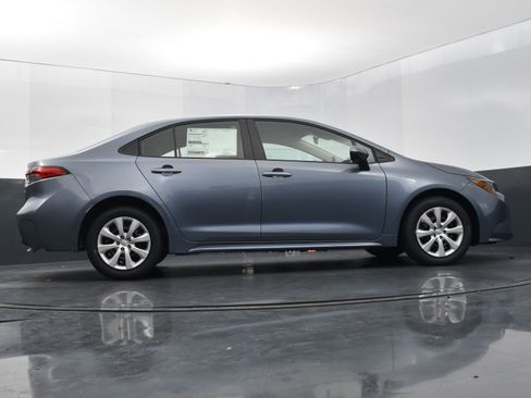 Used 2025 Toyota Corolla LE image 43