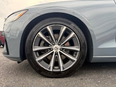 Used 2022 Volvo S60 B5 Momentum w/ Premium Package AWD/4WD image 28