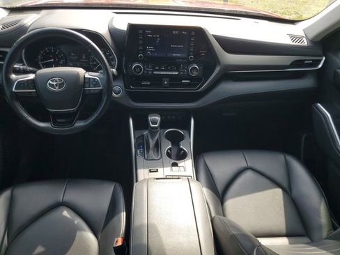 Used 2021 Toyota Highlander XLE FWD image 27