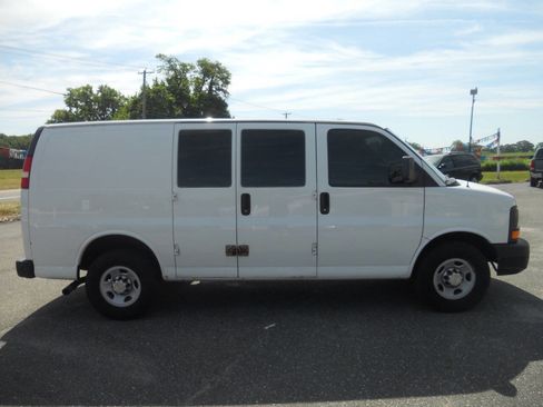Used 2013 Chevrolet Express 2500 RWD image 10