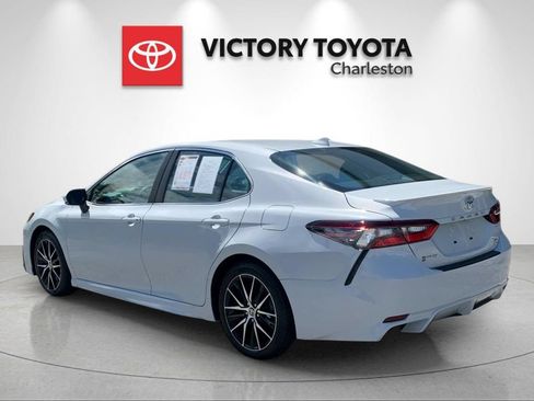 Used 2022 Toyota Camry SE w/ Cold Weather Package AWD/4WD image 3