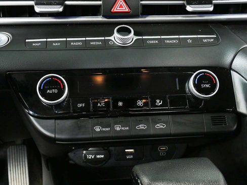 Used 2024 Hyundai Elantra SEL FWD image 16