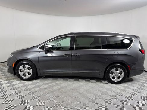 Used 2017 Chrysler Pacifica Touring-L Plus image 8