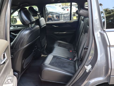 Used 2023 Jeep Grand Cherokee Altitude RWD image 14