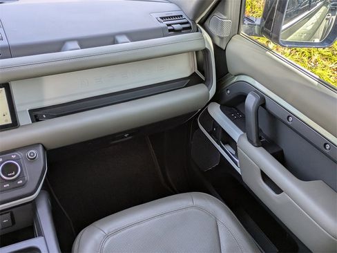 Used 2020 Land Rover Defender 110 HSE image 16