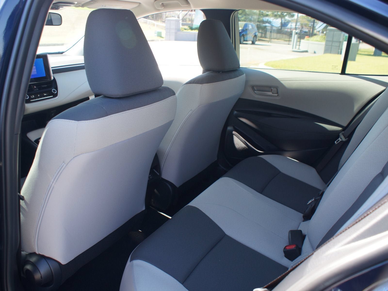 Used 2027 Toyota Corolla LE FWD image 13