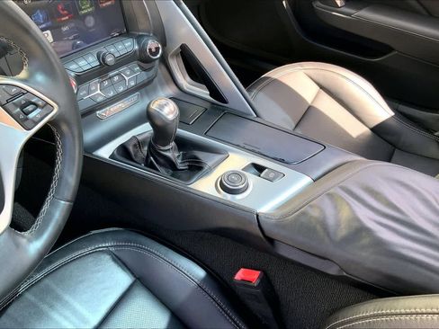 Used 2015 Chevrolet Corvette Stingray Coupe RWD image 15