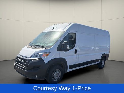 Used 2024 RAM ProMaster 2500 w/ Convenience Group FWD image 4