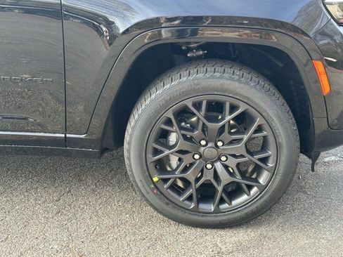 New 2025 Jeep Grand Cherokee Summit image 15