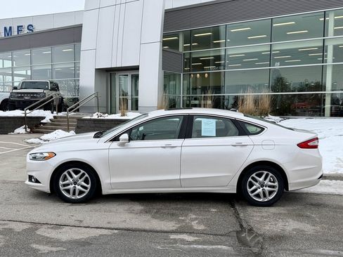 Used 2016 Ford Fusion SE w/ Equipment Group 202A image 2