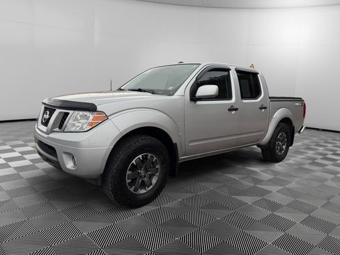 Used 2019 Nissan Frontier PRO-4X image 3