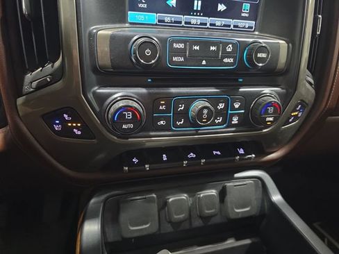 Used 2015 Chevrolet Silverado 1500 High Country w/ High Country Premium Package AWD/4WD image 10