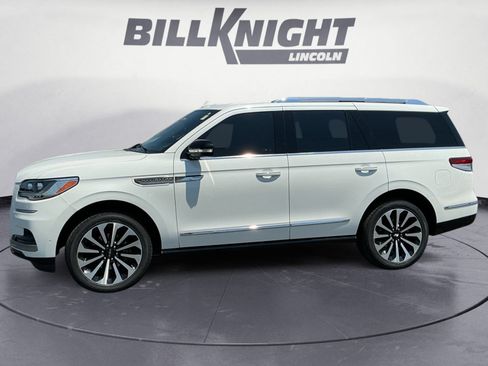 Certified 2023 Lincoln Navigator Reserve AWD/4WD image 2