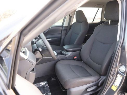 Certified 2023 Toyota RAV4 LE AWD/4WD image 8