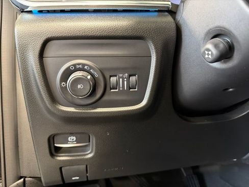 Used 2024 Jeep Grand Cherokee Overland w/ Trailer Tow Package AWD/4WD image 11