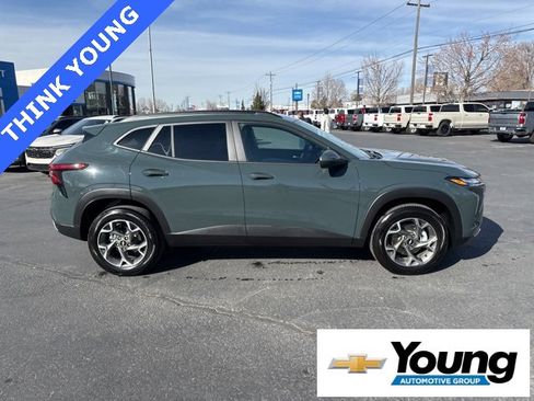 Used 2025 Chevrolet Trax LT image 8