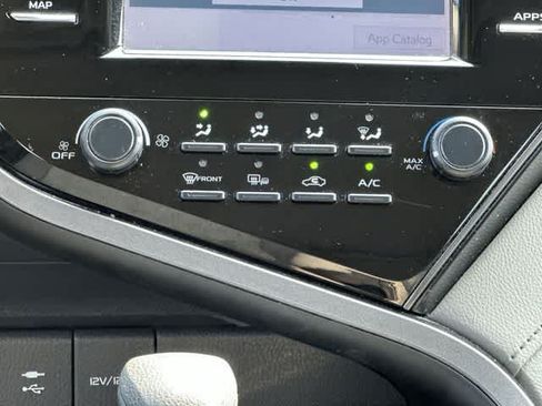 Used 2019 Toyota Camry LE w/ Convenience Package FWD image 14