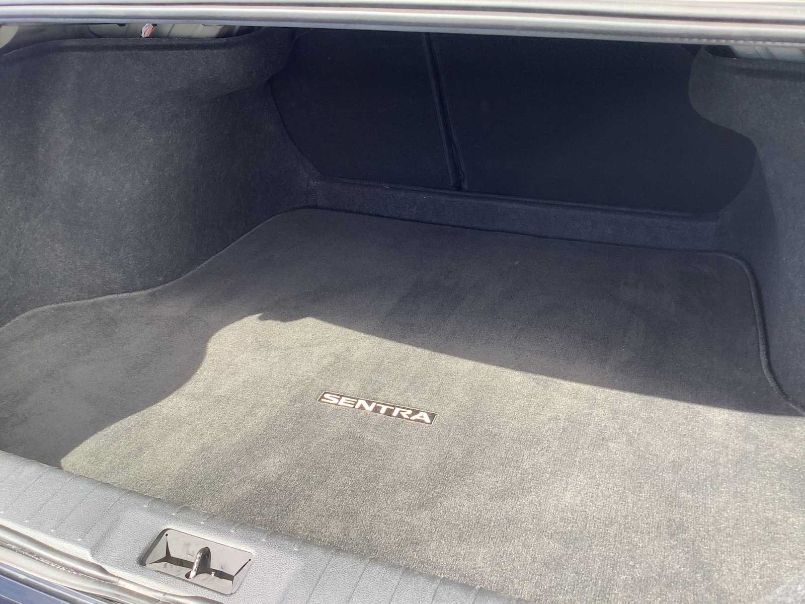 Used 2025 Nissan Sentra SR FWD image 14