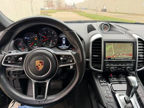 Used 2016 Porsche Cayenne image 24