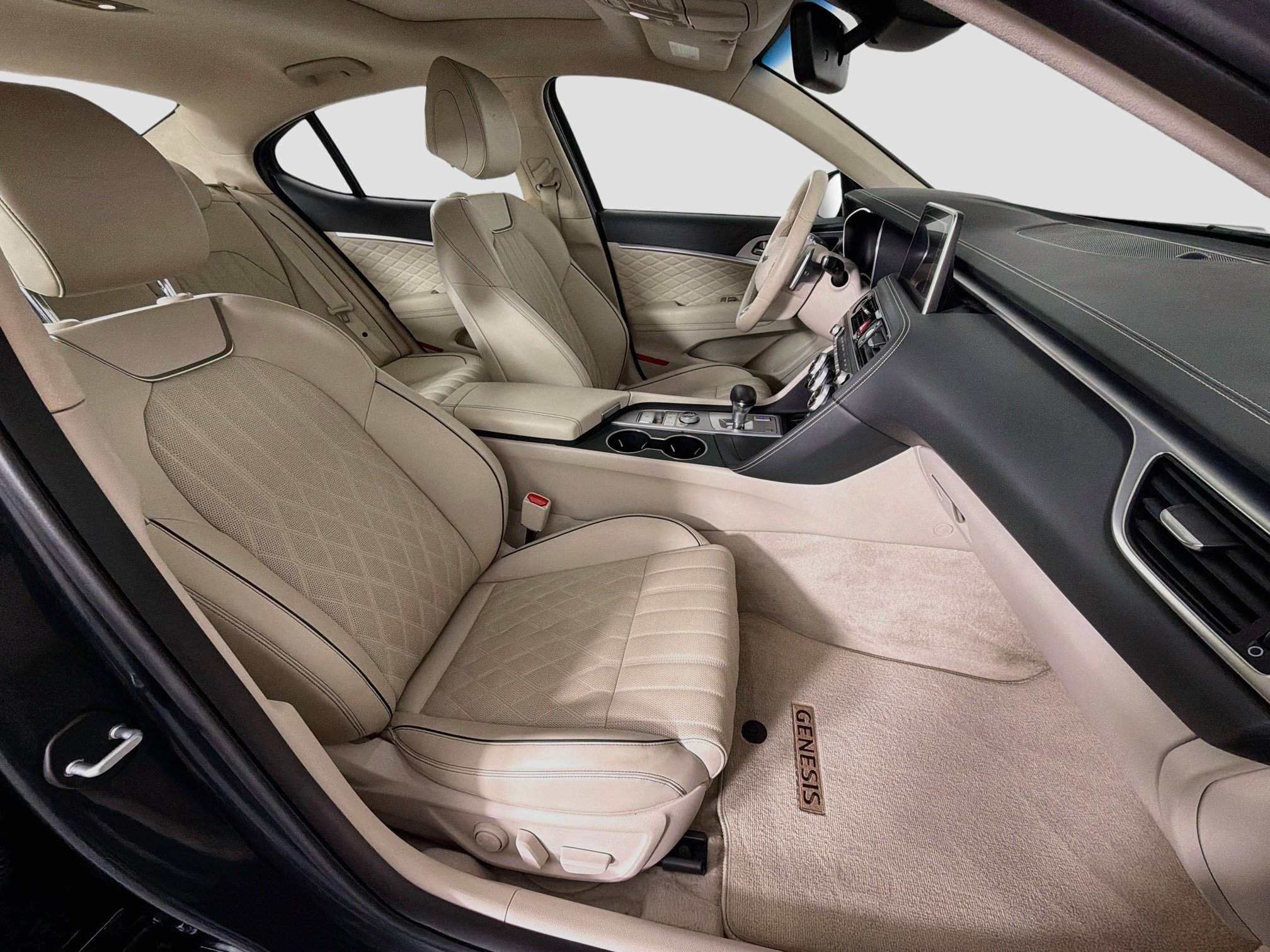 Used 2019 Genesis G70 3.3T Design RWD image 32