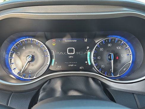 Certified 2023 Chrysler Pacifica Touring-L FWD image 21