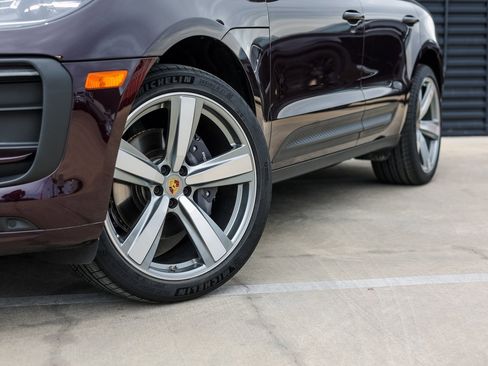 Certified 2025 Porsche Macan image 12