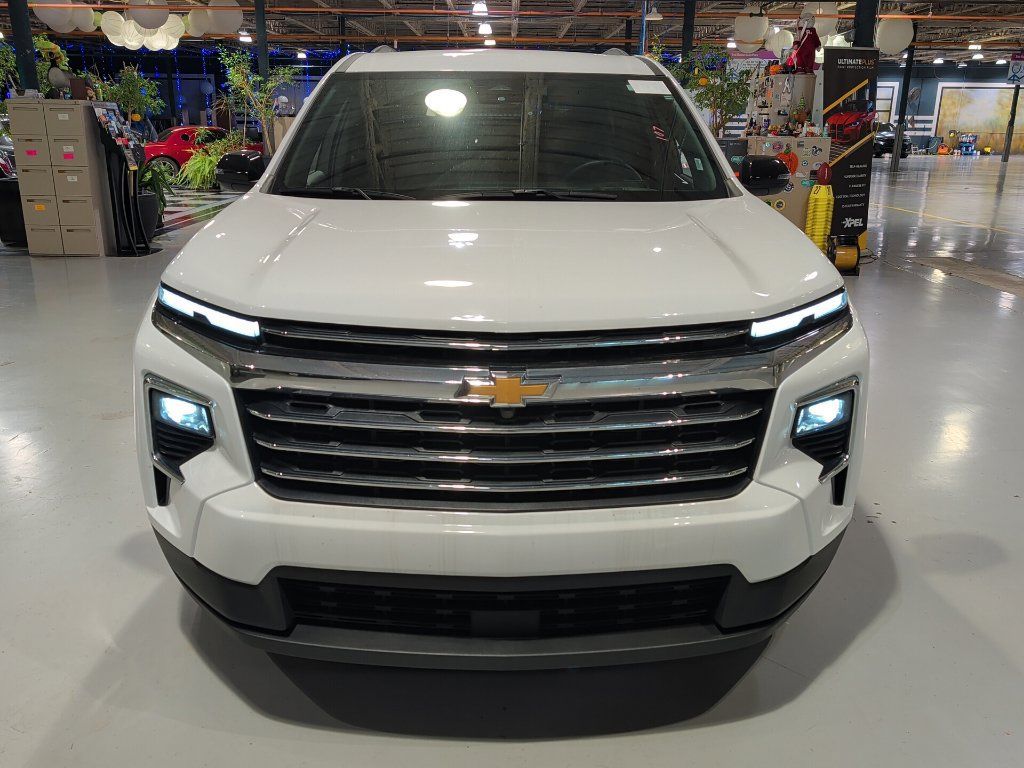 Used 2026 Chevrolet Traverse LT FWD image 5