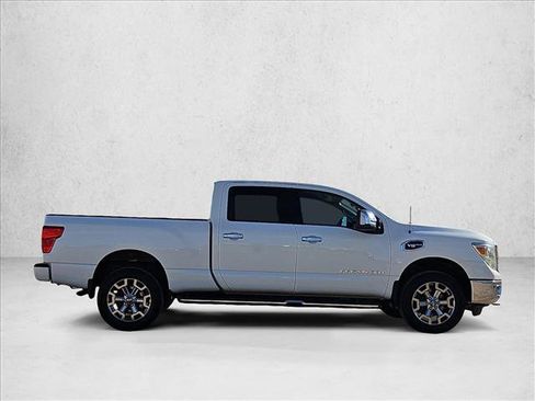Used 2017 Nissan Titan SL w/ Chrome Package image 4