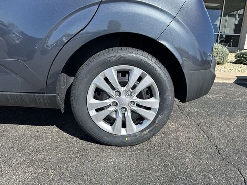 Used 2022 Kia Soul LX image 17