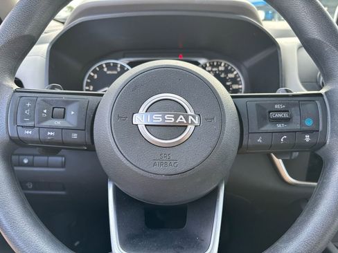 Used 2023 Nissan Rogue SV image 25