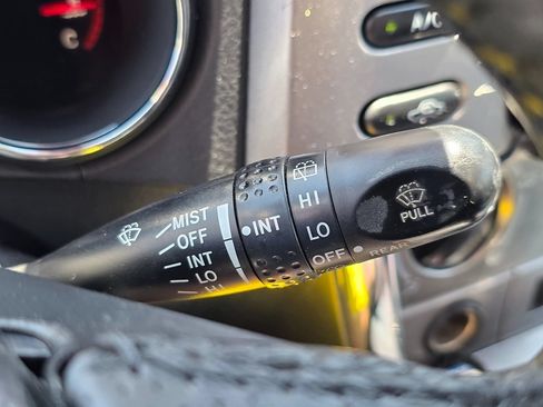 Used 2005 Toyota Matrix XR FWD image 36
