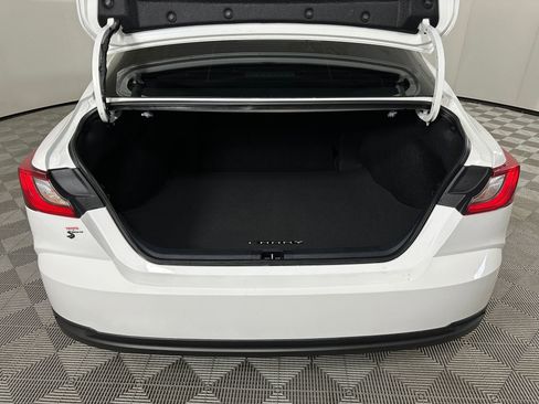 Used 2025 Toyota Camry LE image 31