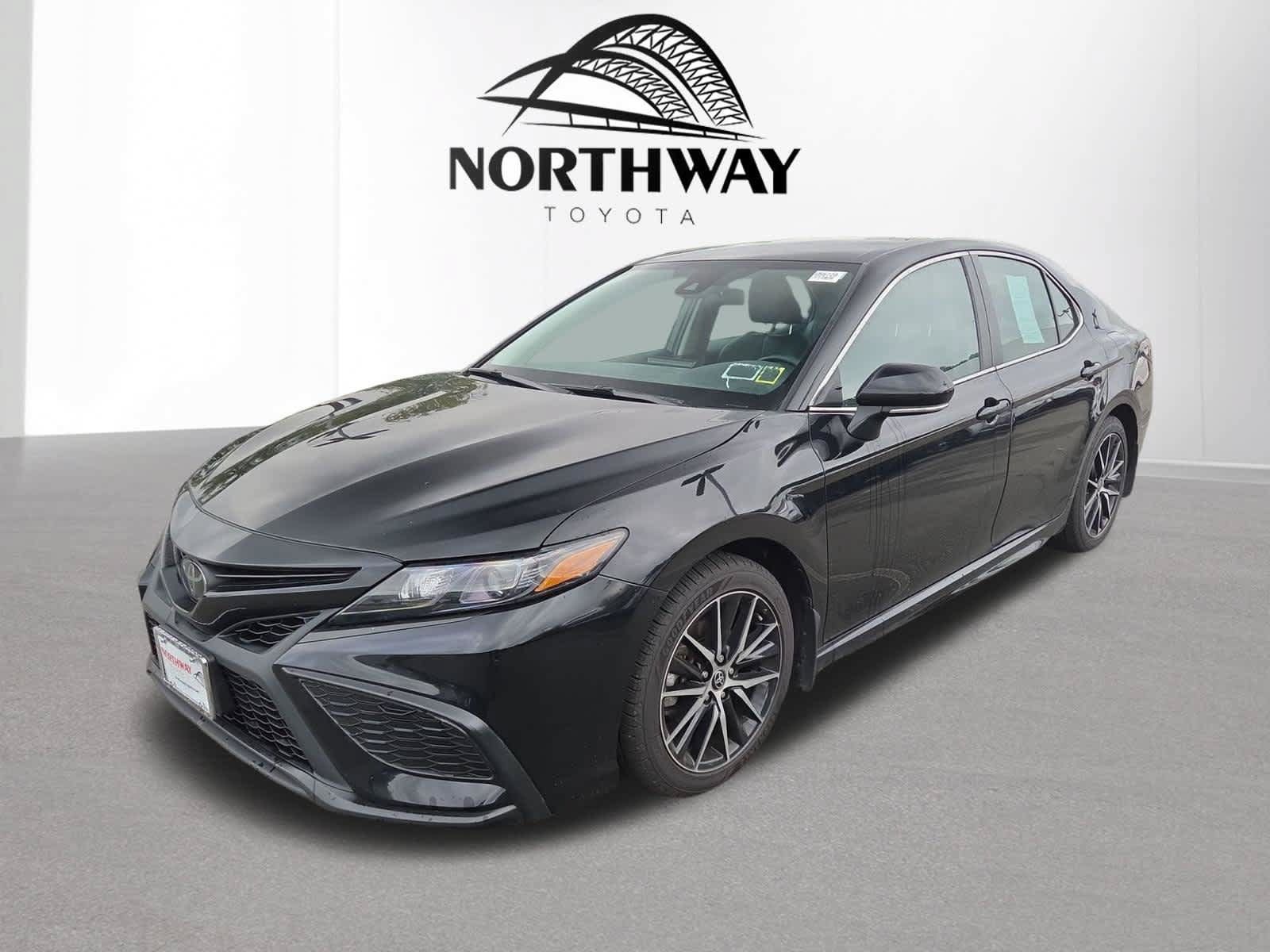 Used 2024 Toyota Camry SE w/ Cold Weather Package FWD image 7