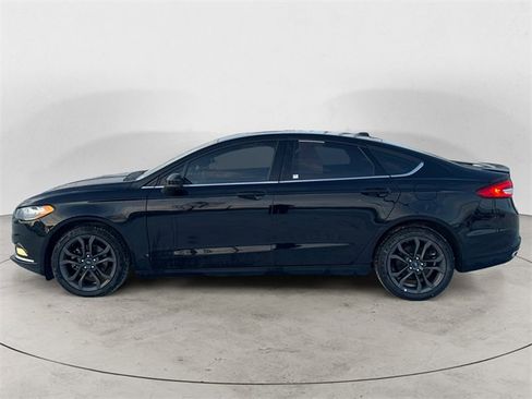 Used 2018 Ford Fusion SE w/ Equipment Group 201A image 2