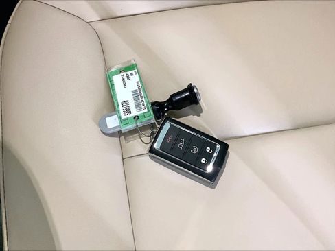 Used 2025 Jeep Grand Cherokee L Limited w/ Black Appearance Package AWD/4WD image 15