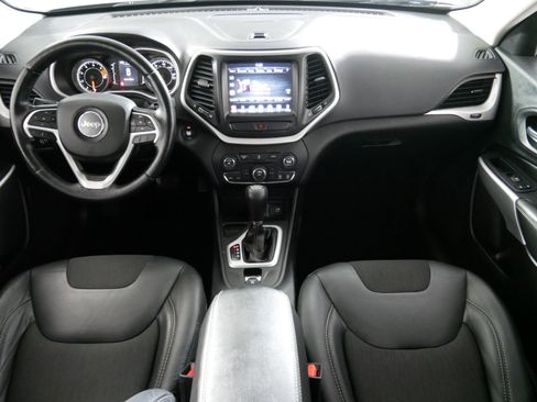 Used 2018 Jeep Cherokee Latitude Plus w/ Cold Weather Group image 10