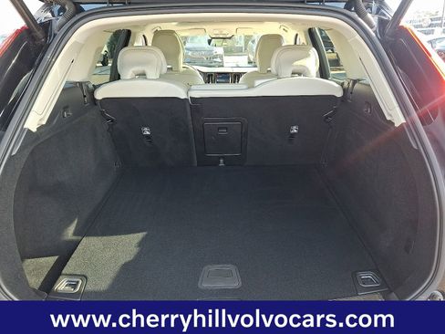 Certified 2023 Volvo XC60 B5 Plus image 29