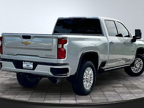 Used 2023 Chevrolet Silverado 2500 High Country w/ Z71 Off-Road Package AWD/4WD image 6
