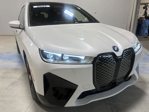 Used 2023 BMW iX xDrive50 w/ Premium Package AWD/4WD image 13