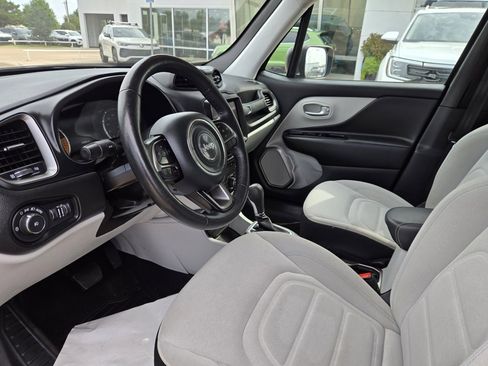 Used 2022 Jeep Renegade Latitude w/ Convenience Group image 10