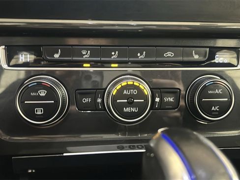 Used 2019 Volkswagen e-Golf SE w/ Driver Assistance Package image 23