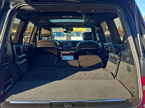 Used 2022 Jeep Grand Wagoneer Series III w/ Flexible Seating Group image 10