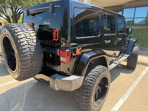 Used 2018 Jeep Wrangler Unlimited Sahara w/ Connectivity Group AWD/4WD image 4