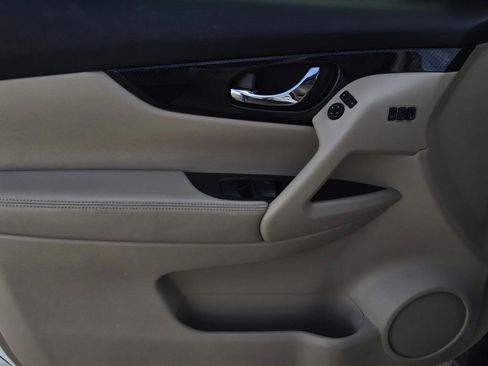 Used 2017 Nissan Rogue SL w/ SL Premium Package image 17