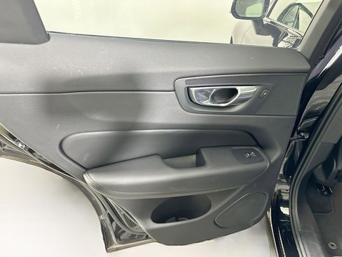 Used 2025 Volvo XC60 B5 Plus image 27