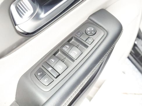 Certified 2023 Chrysler Pacifica Touring-L FWD image 30