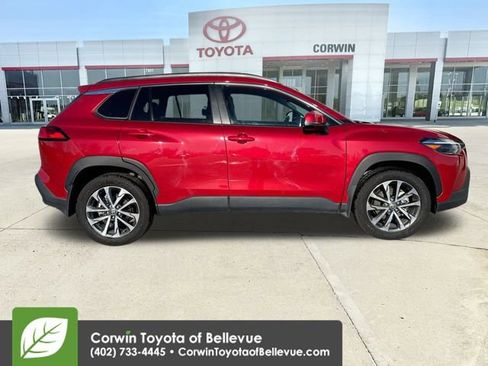 Certified 2022 Toyota Corolla Cross XLE image 9