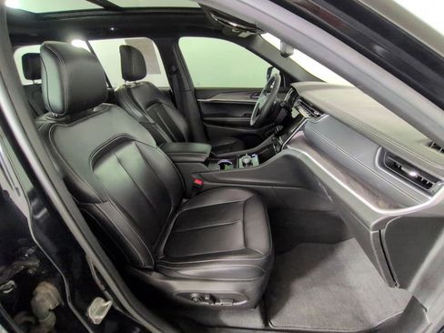 Certified 2024 Jeep Grand Cherokee Limited w/ Black Appearance Package AWD/4WD image 36