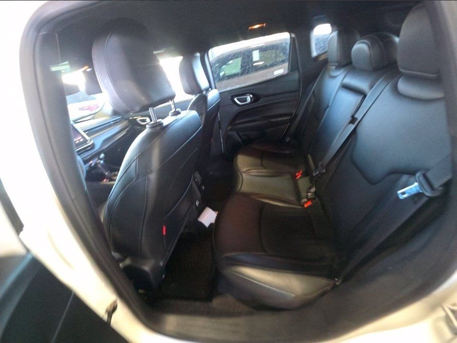 Used 2025 Jeep Compass Trailhawk AWD/4WD image 15